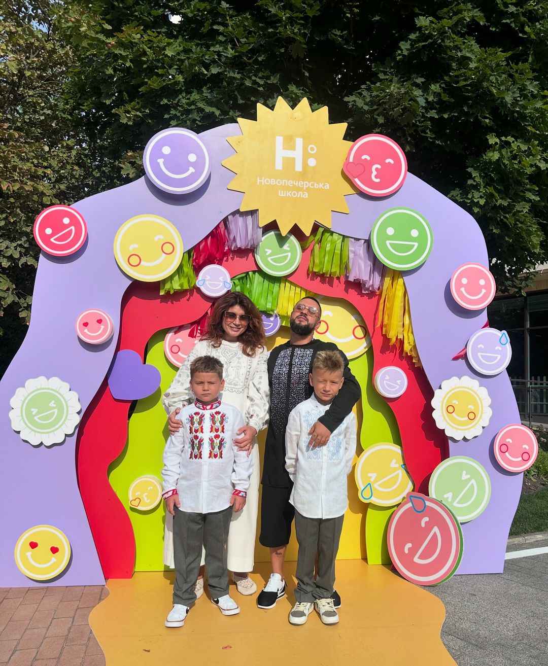 Українські зірки відвели своїх дітей до школи: ніжні святкові фото